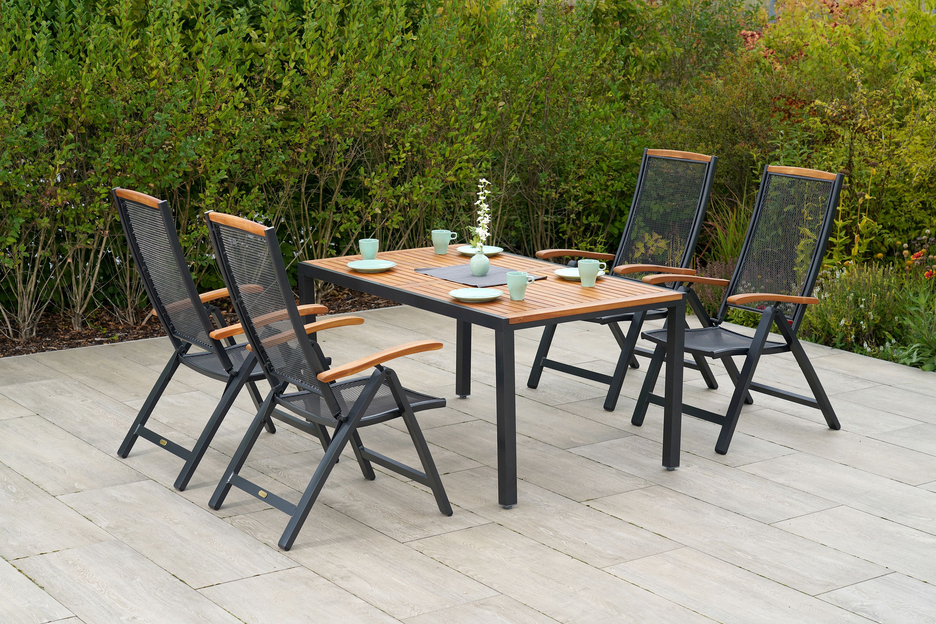 Merxx Gartentisch rechteckig 150×90 cm – Silbernes Aluminiumgestell mit Tischplatte aus FSC® Akazienholz