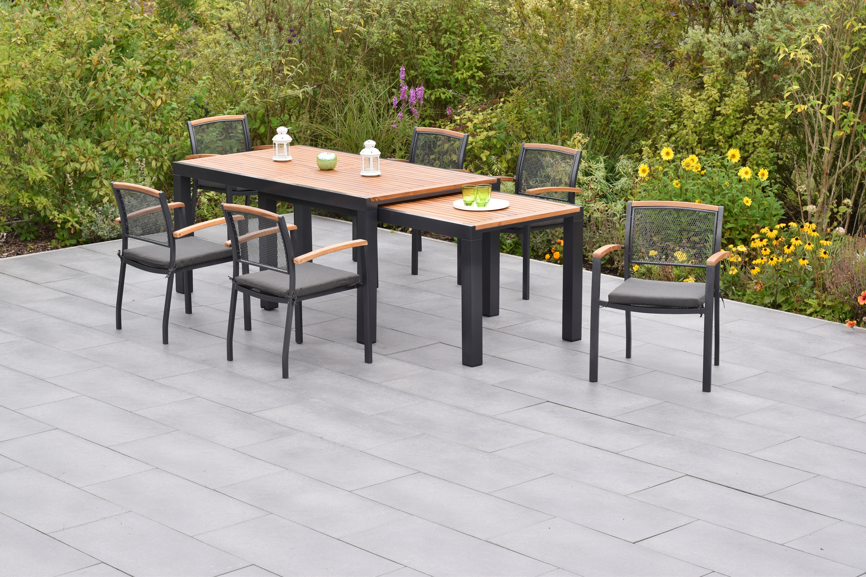 Merxx Tilos Gartenmöbel Set für 6 Personen 13 teilig aus Aluminium und FSC Akazienholz mit Flex Ausziehtisch 180x180 cm 6 Stapelsessel mit Akazienholz und graue Sitzkissen