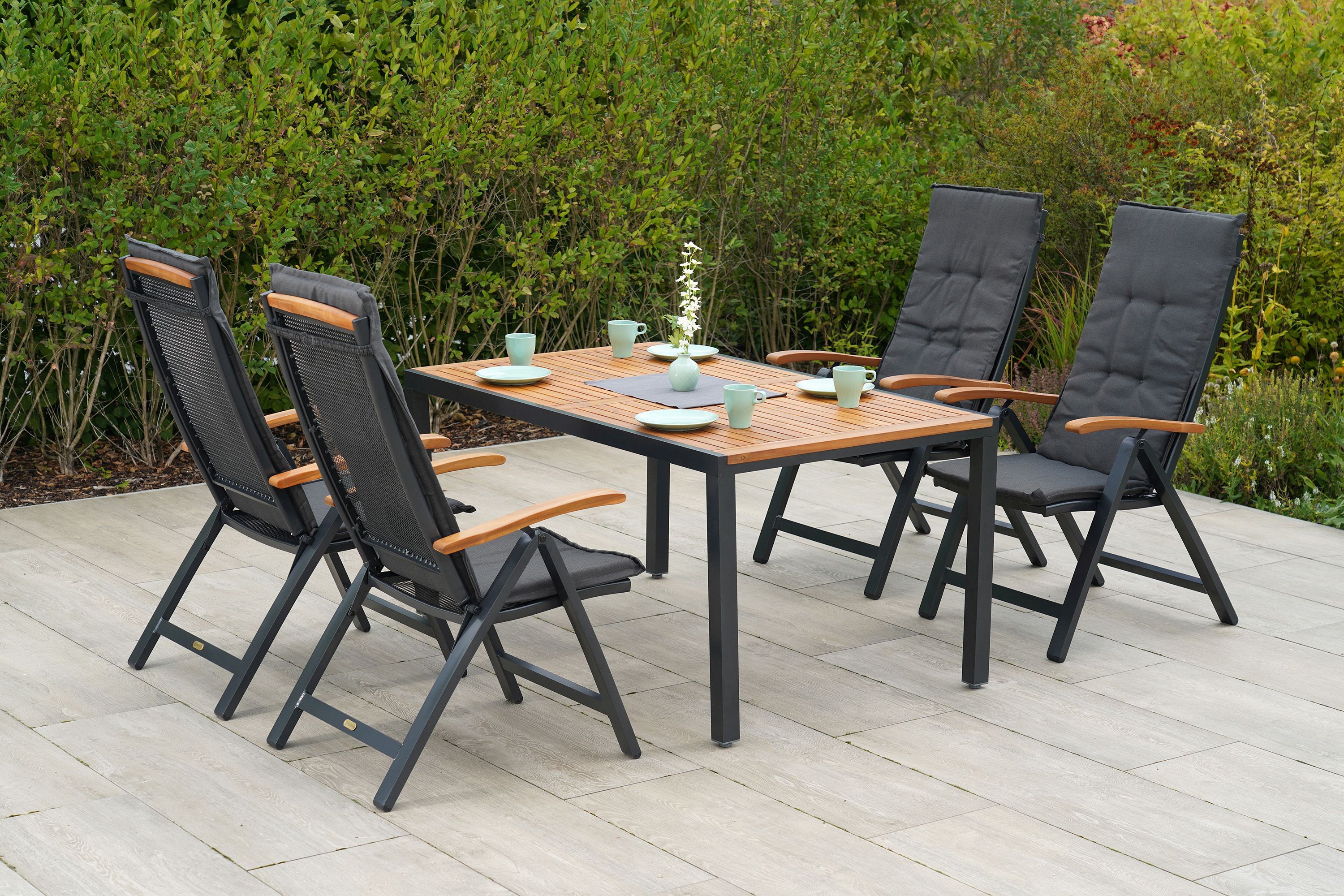 Merxx Gartentisch rechteckig 150×90 cm – Silbernes Aluminiumgestell mit Tischplatte aus FSC® Akazienholz
