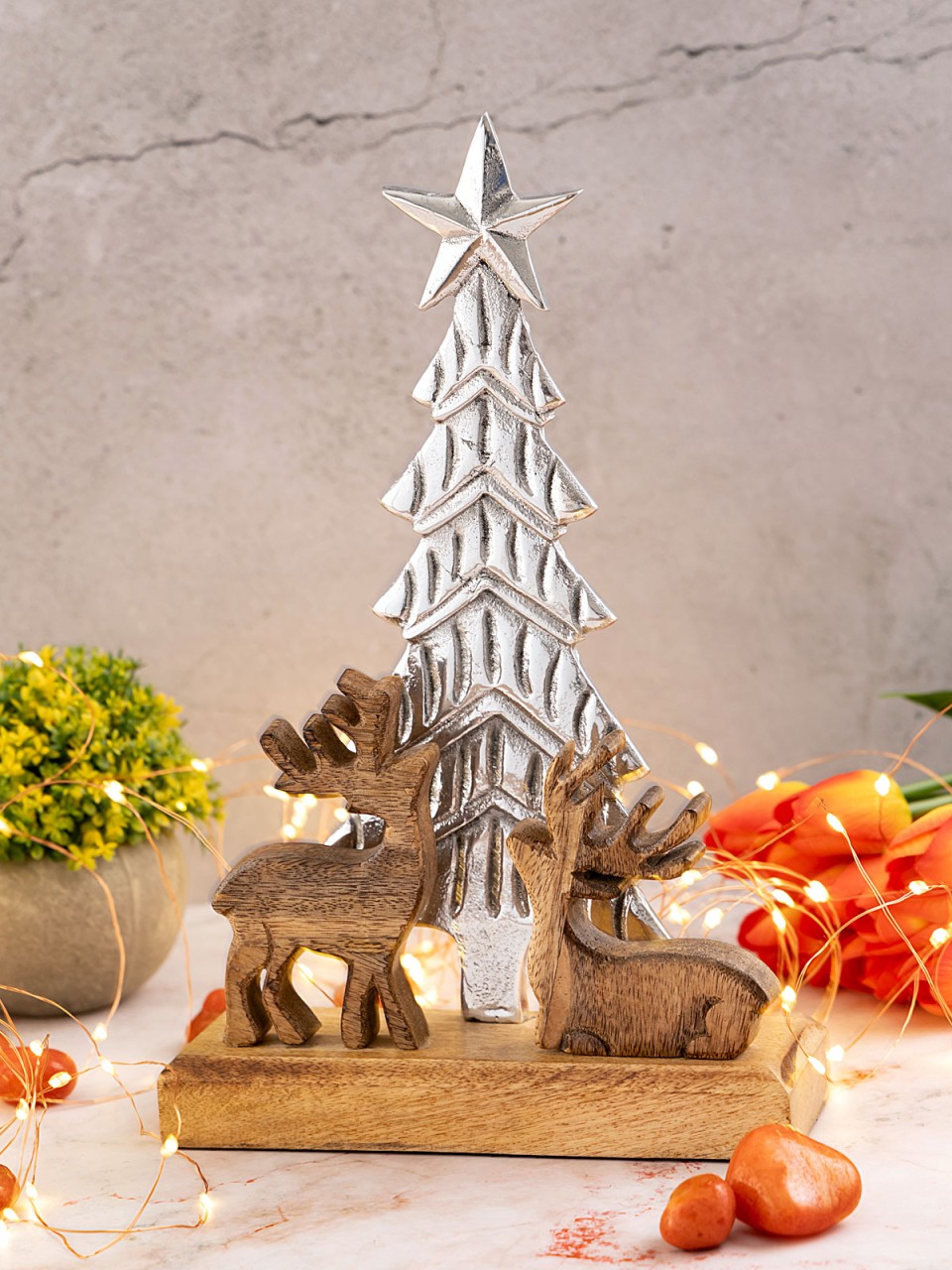 Dekofigur Weihnachtsbaum mit Hirschen 20x31cm Weihnachtsdeko Mangoholz Aluminium