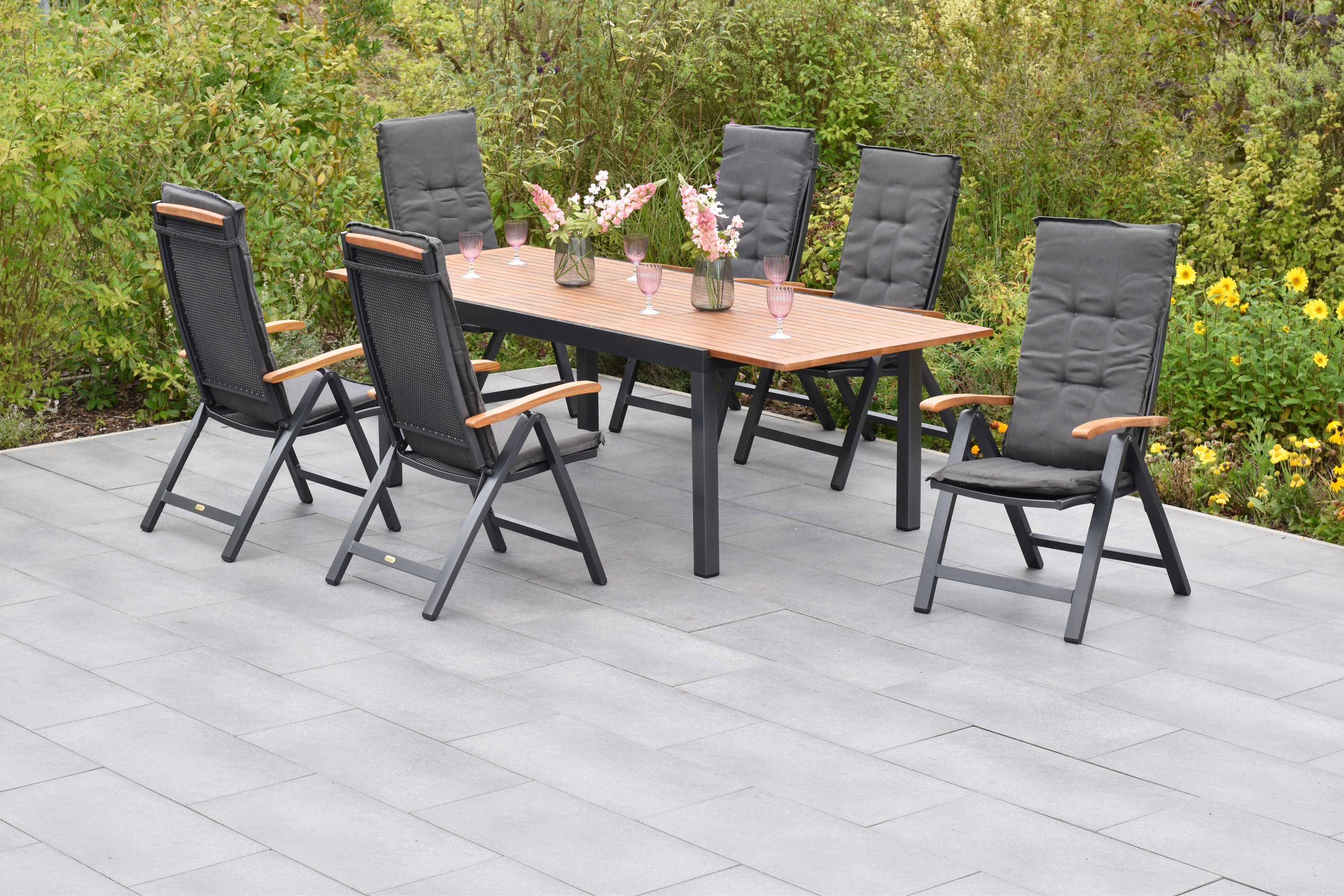 Merxx Tilos Gartenmöbel Set für 6 Personen 13 teilig aus Aluminium und FSC Akazienholz mit Ausziehtisch 180 bis 250 cm 6 verstellbare Klappsessel und graue Kissen