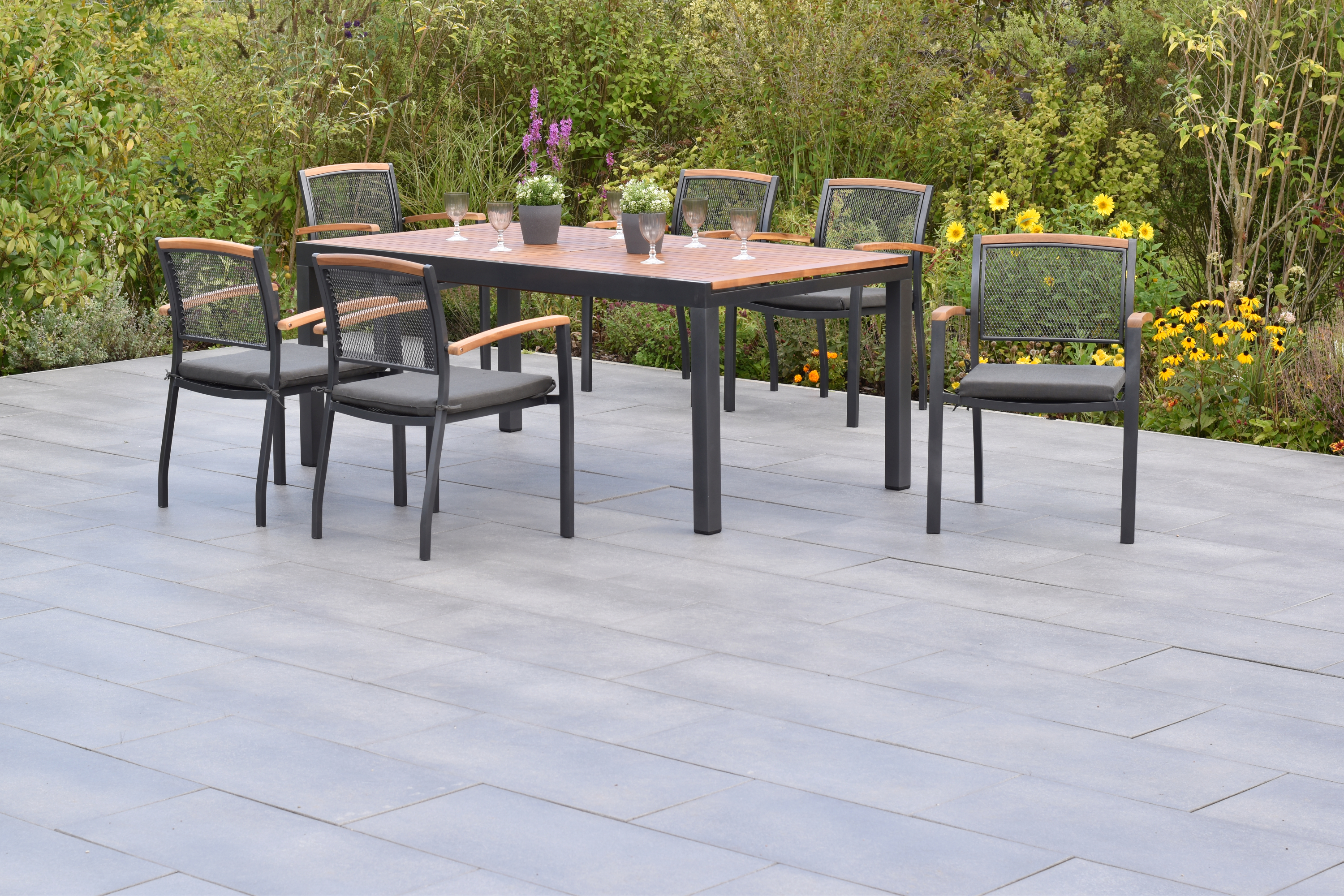 Merxx Tilos Gartenmöbel Set für 6 Personen 13 teilig aus Aluminium und FSC Akazienholz mit Ausziehtisch 180 bis 250 cm 6 Stapelsessel mit Akazienholz und graue Sitzkissen mit Befestigungsbändern