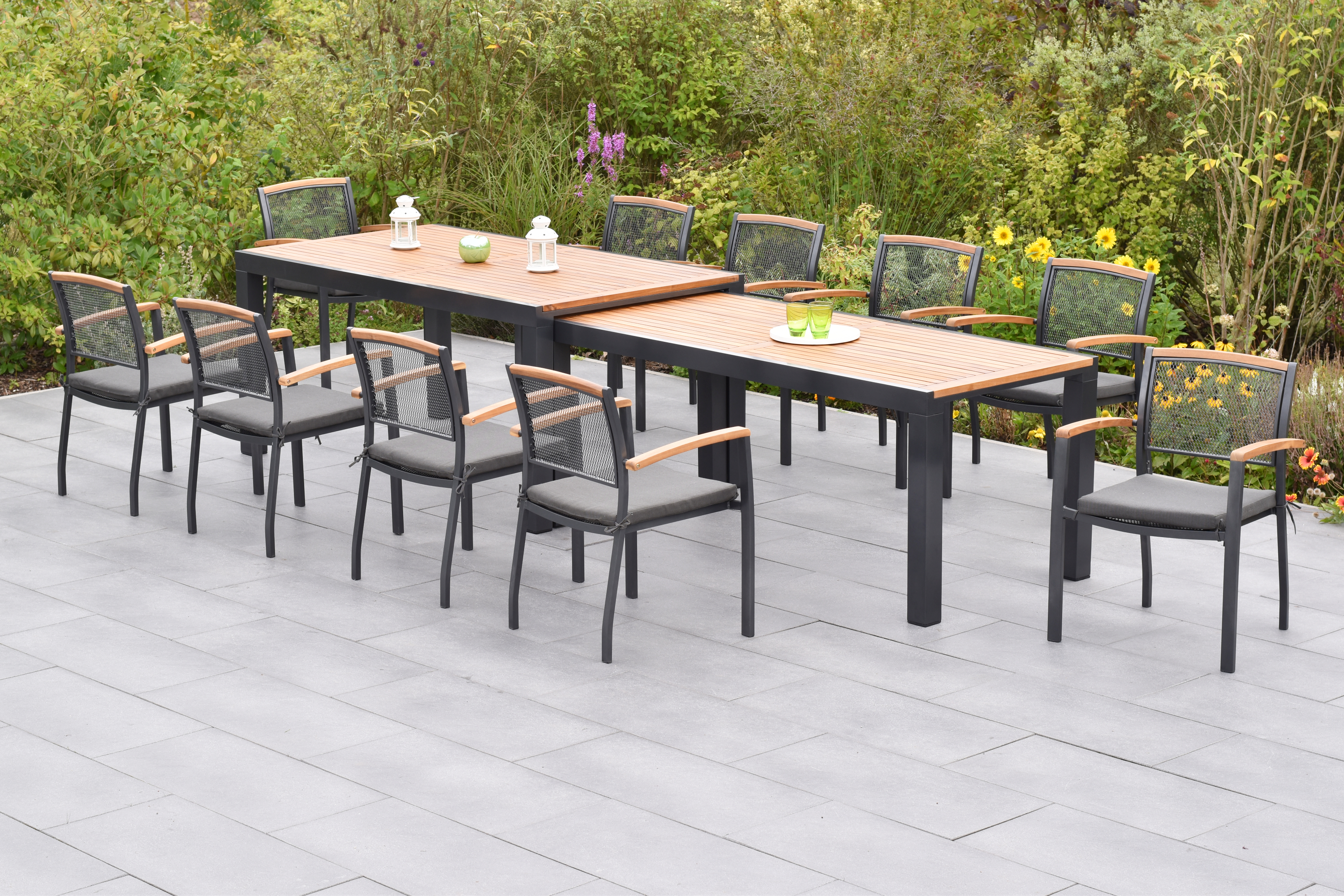 Merxx Tilos Gartenmöbel Set für 10 Personen 21 teilig aus Aluminium und FSC Akazienholz mit Flex Ausziehtisch 180x180 cm 10 Stapelsessel mit Akazienholz und graue Sitzkissen