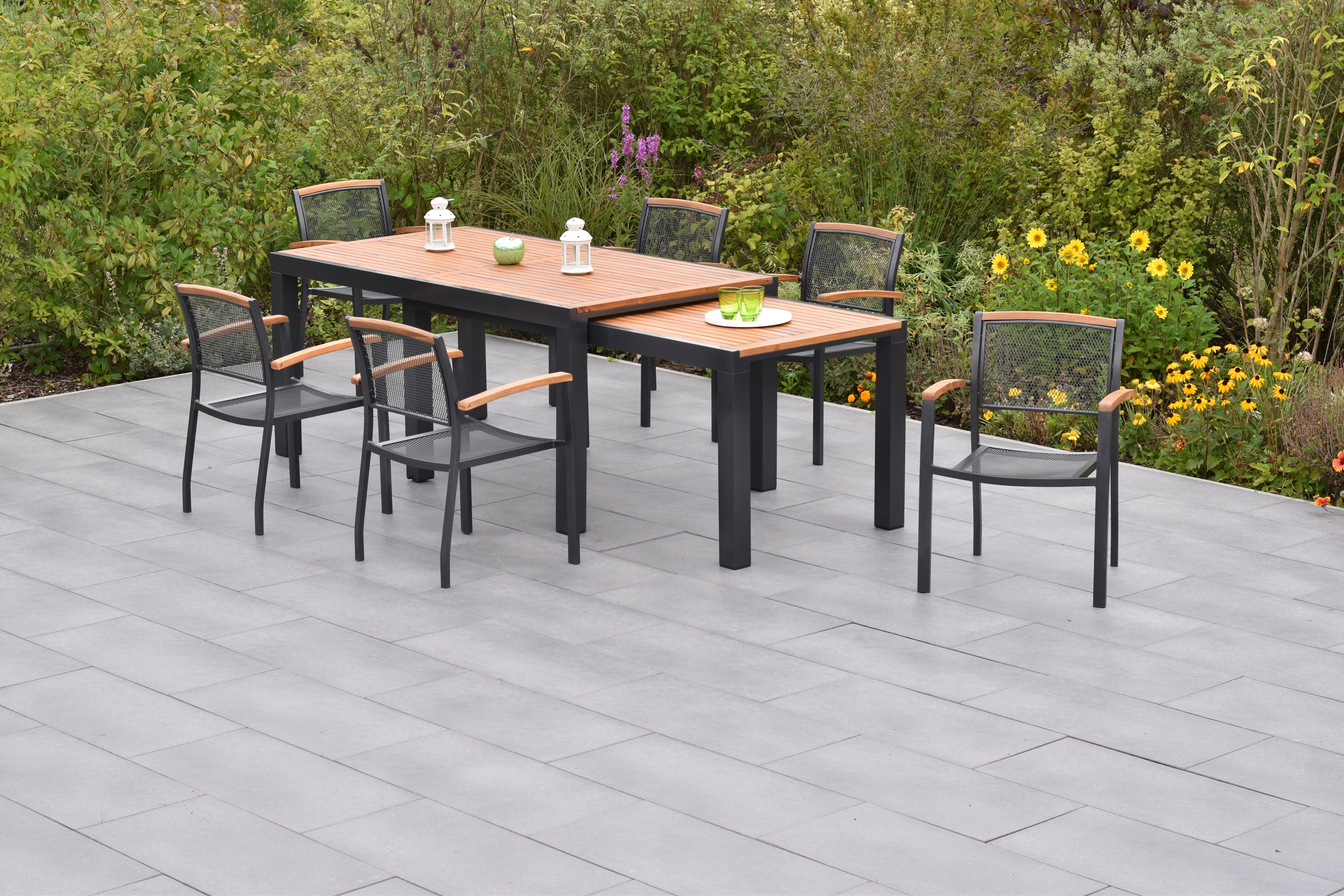 Merxx Tilos Gartenmöbel Set für 6 Personen 13 teilig aus Aluminium und FSC Akazienholz mit Flex Ausziehtisch 180x180 cm 6 Stapelsessel mit Akazienholz und graue Sitzkissen