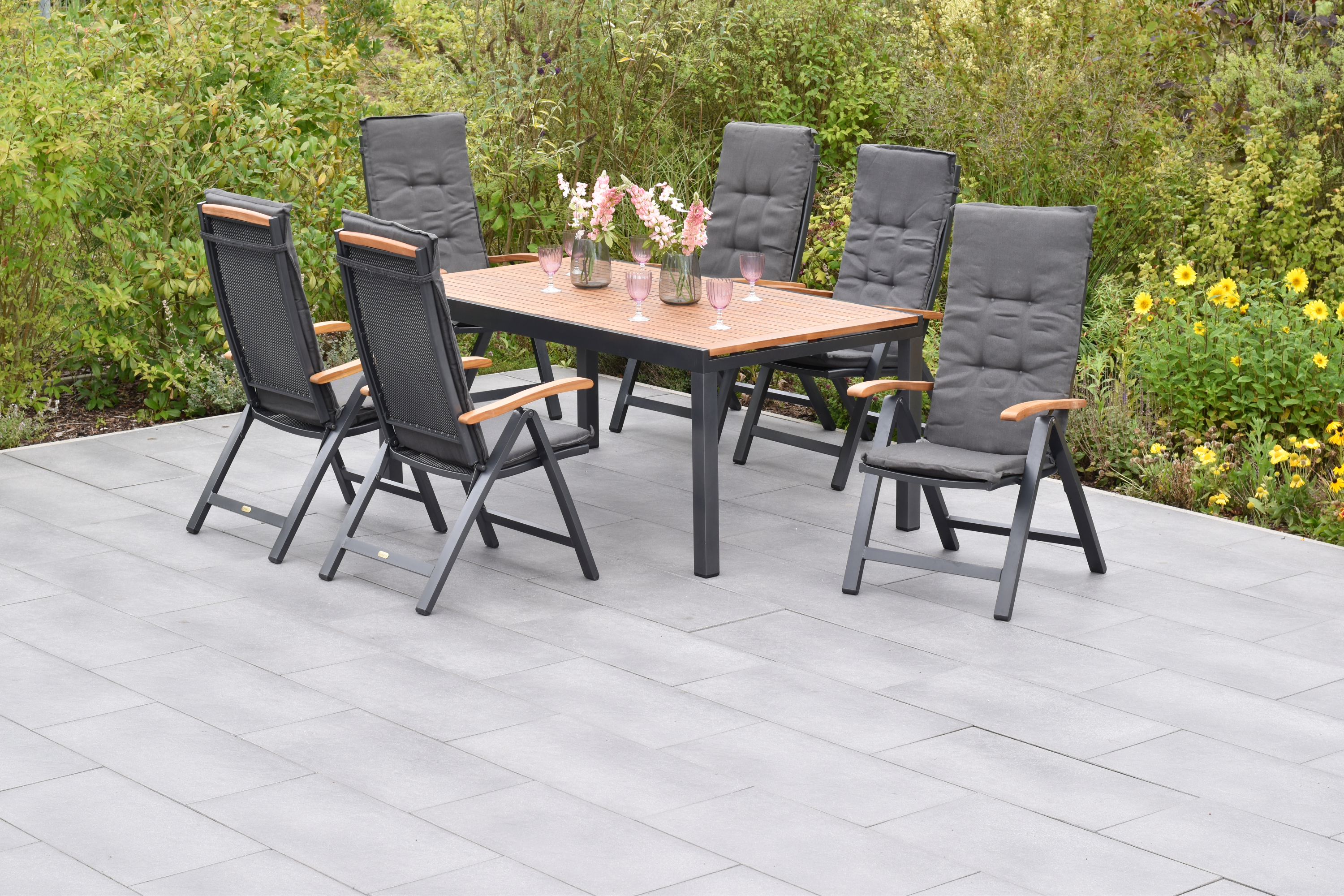 Merxx Tilos Gartenmöbel Set für 6 Personen 13 teilig aus Aluminium und FSC Akazienholz mit Ausziehtisch 180 bis 250 cm 6 verstellbare Klappsessel und graue Kissen