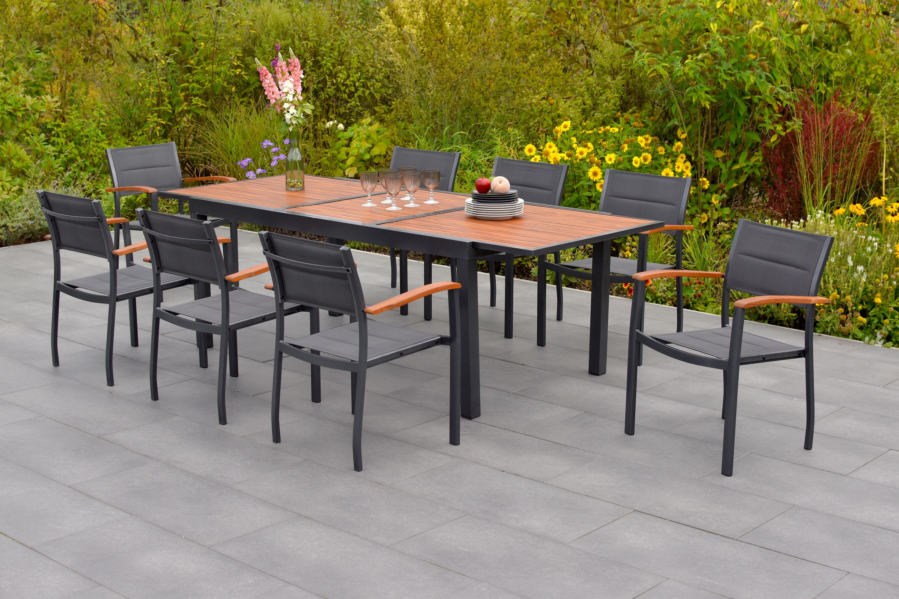 Merxx Paxos Gartenmöbel Set für 8 Personen 9 teilig aus Aluminium mit Textilbespannung und FSC Akazienholz mit Ausziehtisch 180 bis 240 cm und 8 gepolsterten Stapelsesseln in Graphit Grau