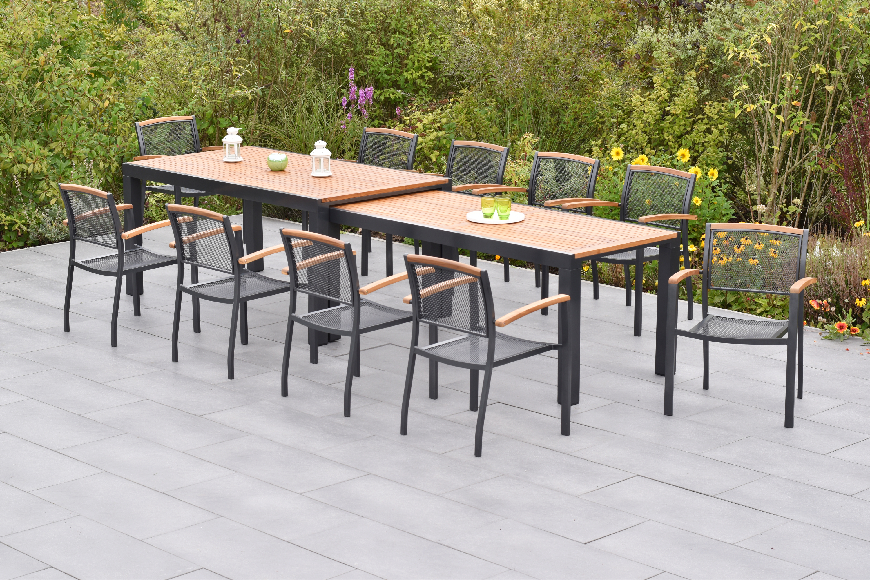 Merxx Tilos Gartenmöbel Set für 10 Personen 21 teilig aus Aluminium und FSC Akazienholz mit Flex Ausziehtisch 180x180 cm 10 Stapelsessel mit Akazienholz und graue Sitzkissen